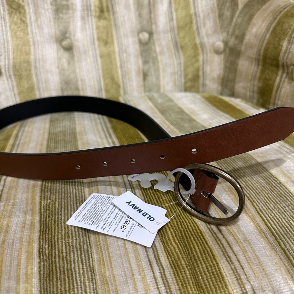 NWT Old Navy Brown Belt with Brass tone Buckle